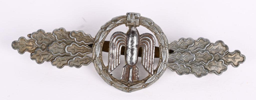 WWII LUFTWAFFE BOMBERS SQUADRON CLASP IN SILVER: Two piece, die struck, zinc alloy construction clasp with silver washed and nickel/silver plated finishes. The clasp is in the form of a silver washed, central, circular, embossed, laurel leaf wreath,