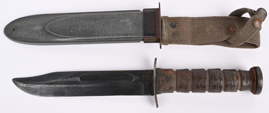 WWII US NAVY MARK II COMBAT KNIFE BY RCC WW2: WWII Production USN Mark 2 "Ka-Bar" fighting knife by Robeson Cutlery Co., with a MK2 Fiberglass Scabbard. Overall length of this Mk2 is 12 inches, with a 7 inch clip-point blade. The blade is unmarke