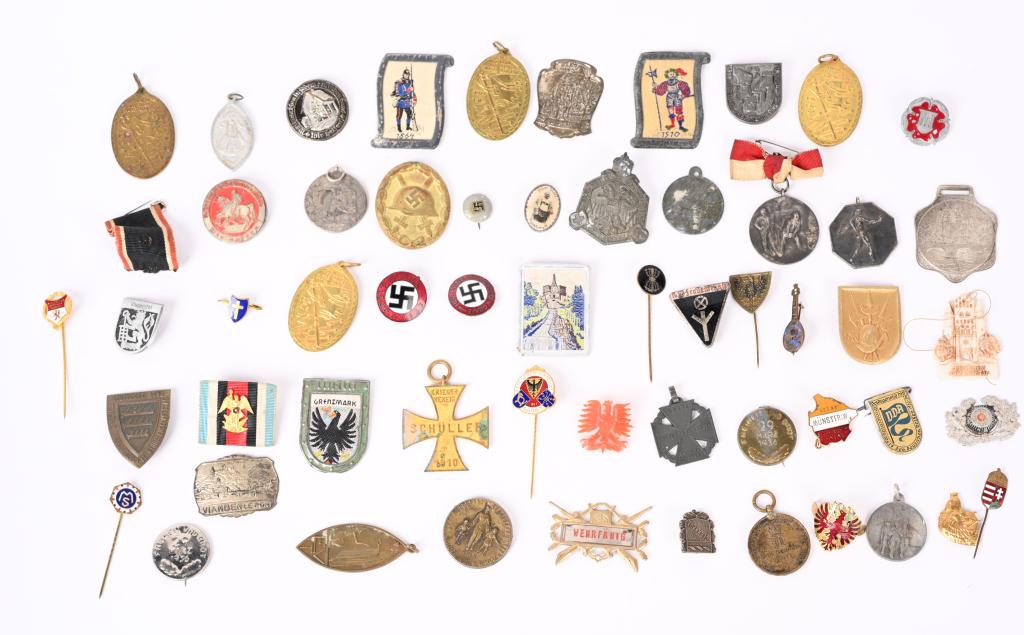WW1& WWII NAZI GERMAN TINNIE & MEDAL LOT WW2: Large lot of WW1 & WWII German related material to include Imperial German commemorative medals but most are missing ribbons. Black Wound Badge missing finish. Two Repro Adolf Hitler 1933 Badges. 7 Va