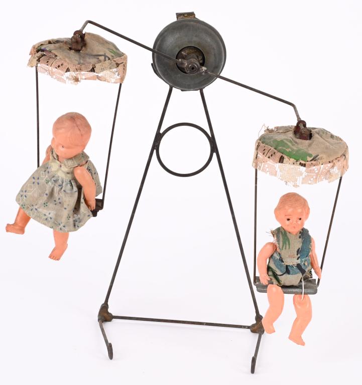 JAPAN CELLULOID WINDUP UMBRELLA GO ROUND (1 of 4)