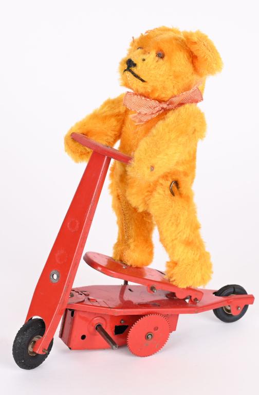 GERMAN WINDUP BEAR ON SCOOTER (1 of 3)