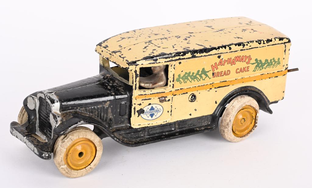 ARCADE CAST IRON HATHAWAY'S BREAD TRUCK (1 of 6)