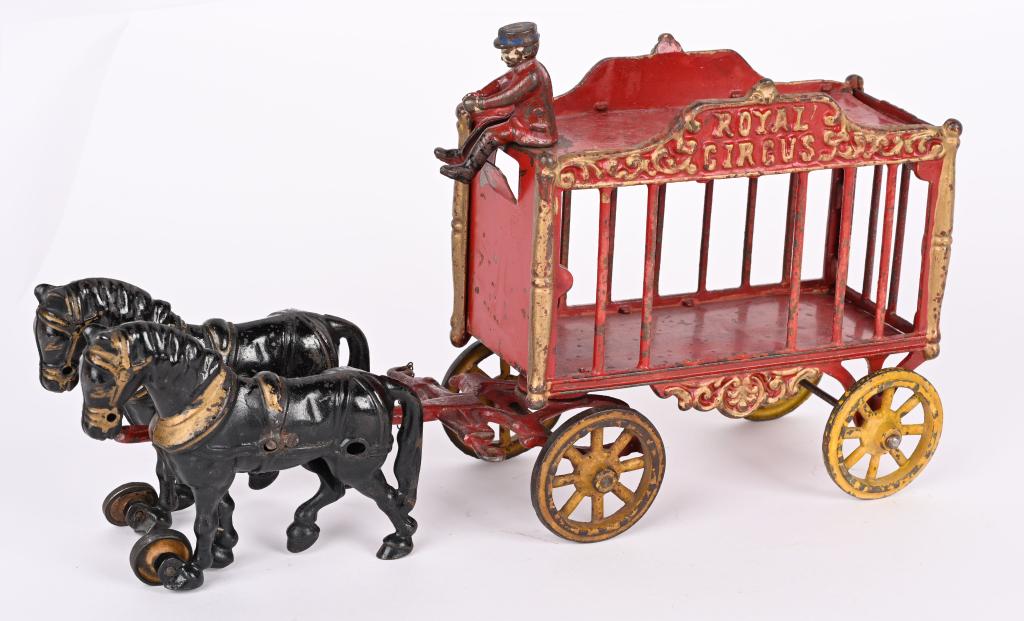 HUBLEY CAST IRON ROYAL CIRCUS WAGON (1 of 3)