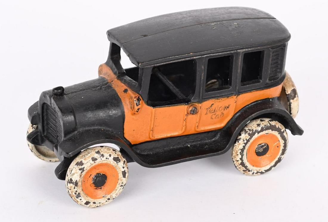 ARCADE CAST IRON YELLOW CAB (1 of 4)