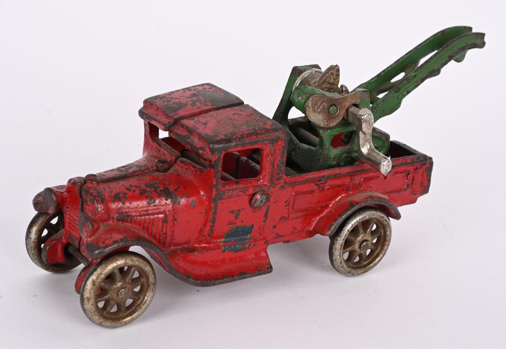 ARCADE CAST IRON FORD MODEL A WRECKER TOW TRUCK (1 of 4)