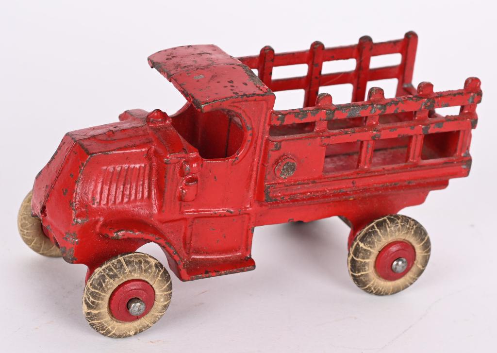 HUBLEY CAST IRON MACK STAKE TRUCK (1 of 4)