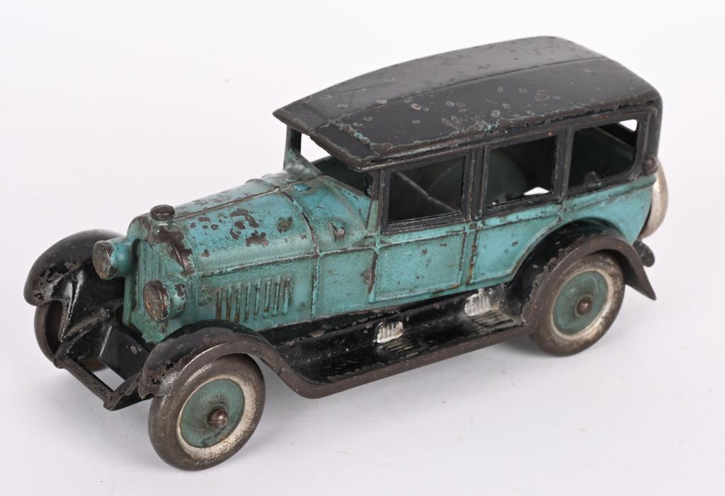KENTON CAST IRON WILLYS-KNIGHT SEDAN (1 of 5)
