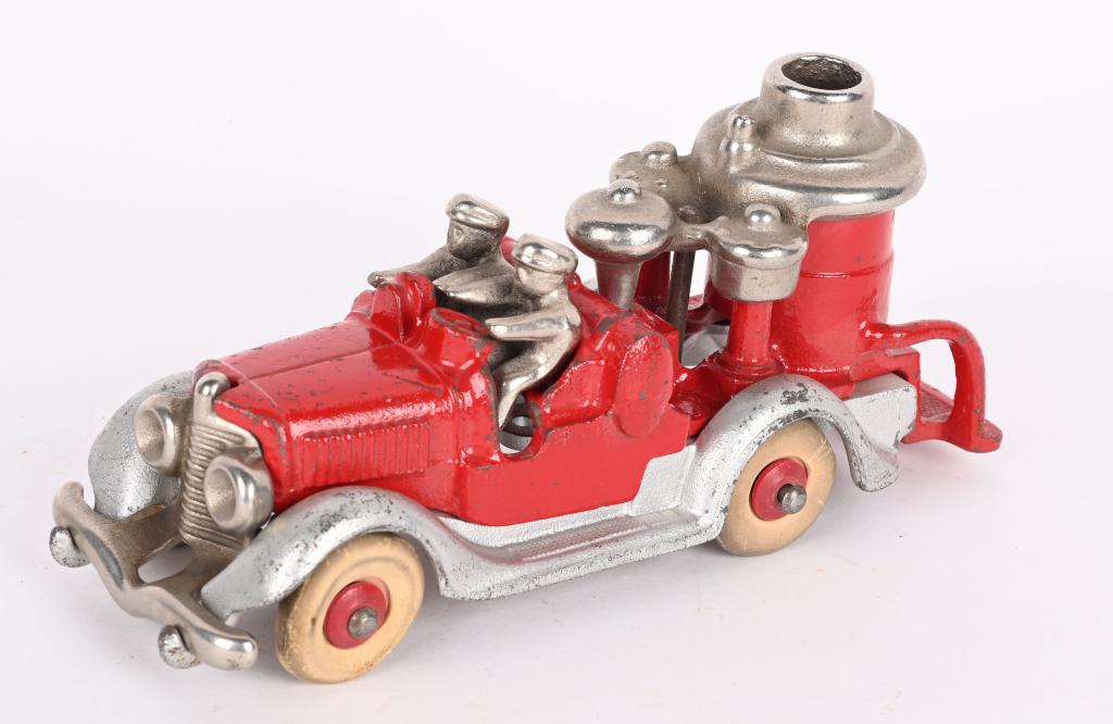 HUBLEY CAST IRON FIRE PUMPER TRUCK (1 of 5)