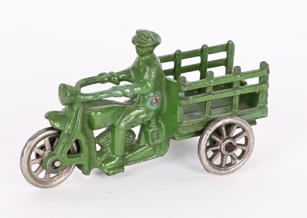 HUBLEY CAST IRON INDIAN STAKE BED MOTORCYCLE (1 of 4)