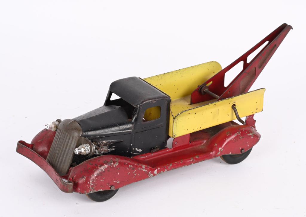 WYANDOTTE PRESSED STEEL TOW TRUCK w/ HEADLIGHTS: Wyandotte pressed steel Tow Truck with Electric headlight. All original with some wear. 12" Very Good