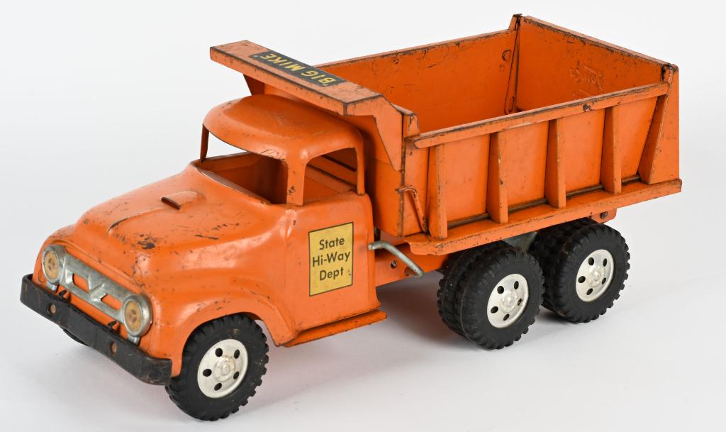 1957 TONKA PRESSED STEEL BIG MIKE DUMP TRUCK (1 of 4)