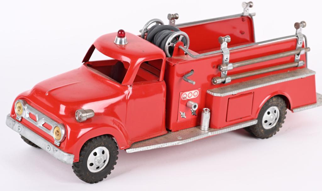 1956 TONKA PRESSED STEEL FIRE PUMPER (1 of 4)