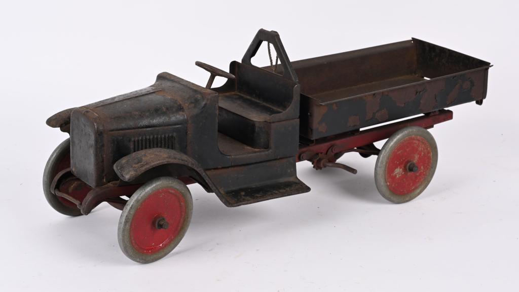 BUDDY L PRESSED STEEL A FRAME DUMP TRUCK: Buddy L pressed steel A Frame Dump Truck. All original condition. 24" Very Good
