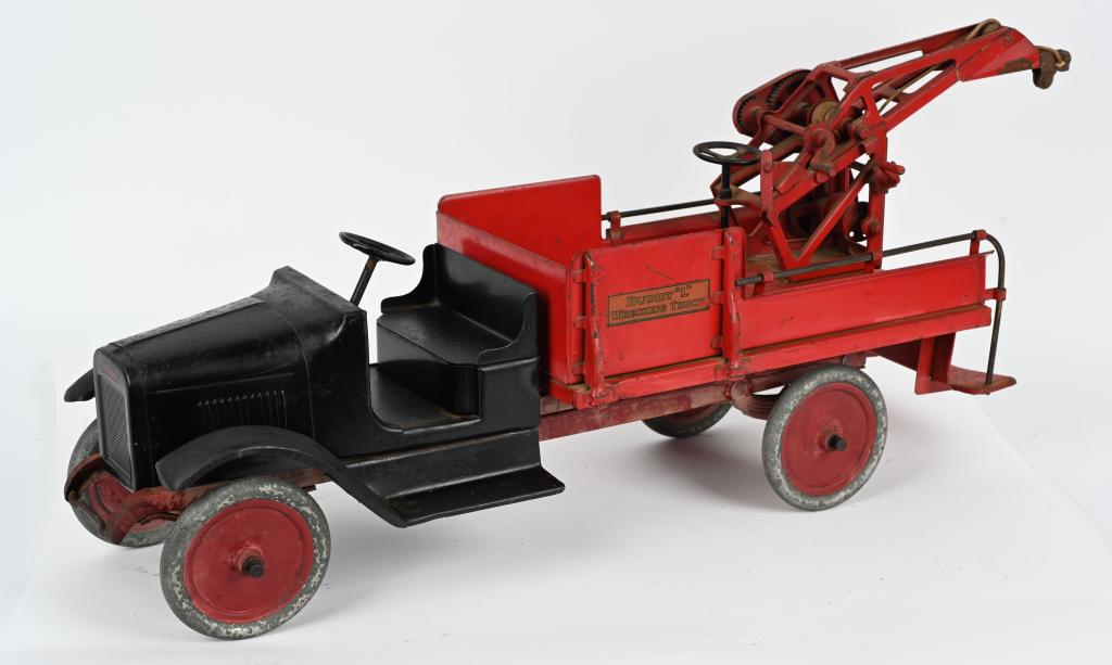 BUDDY L PRESSED STEEL WRECKING TRUCK: Buddy L pressed steel Wrecking Truck. All original condition. Has decent paint and decals. 27" Very Good