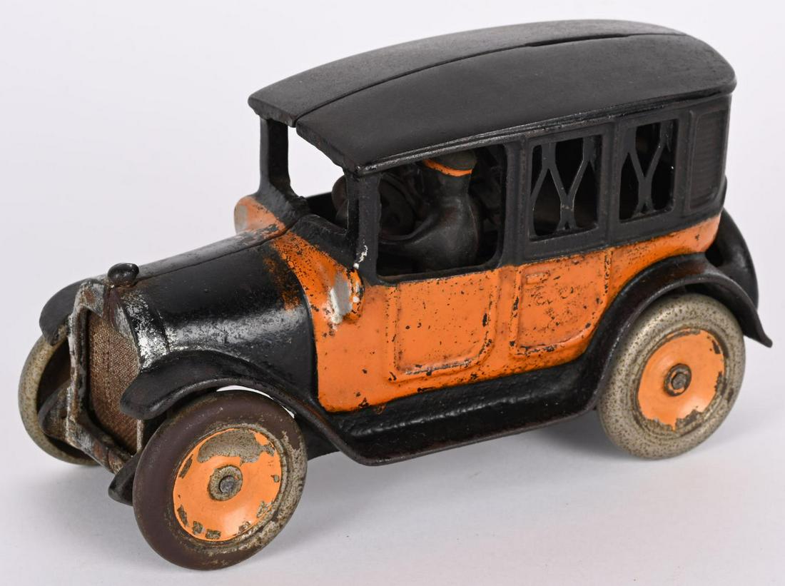 ARCADE CAST IRON YELLOW CAB BANK (1 of 5)