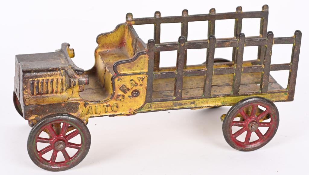 KENTON CAST IRON AUTO DRAY (1 of 4)