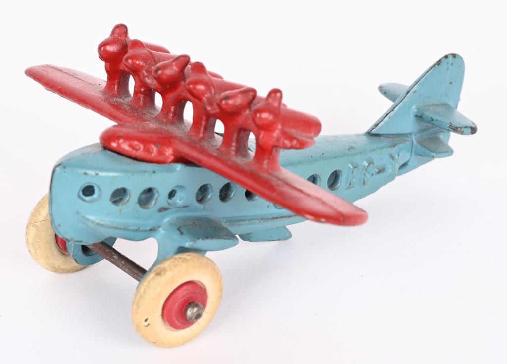 HUBLEY CAST IRON D-OX AIRPLANE (1 of 6)