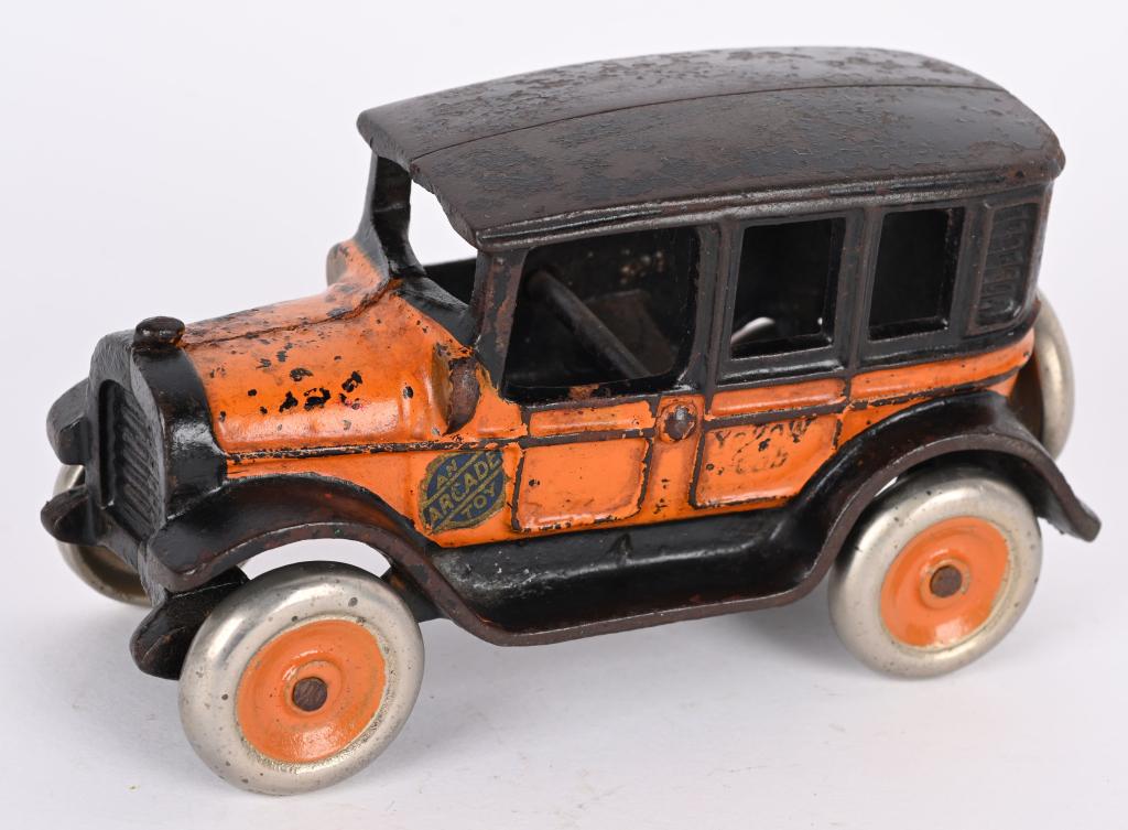 ARCADE CAST IRON YELLOW CAB DOUBLE STRIPE (1 of 4)