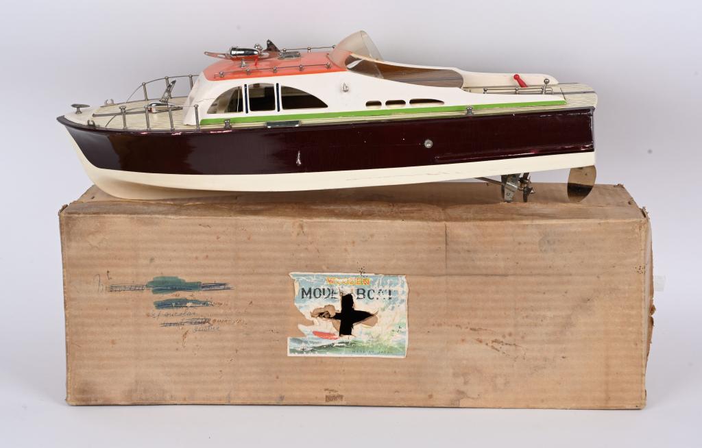 22" JAPAN BATTERY OP WOODEN CABIN CRUISER w/ BOX (1 of 7)