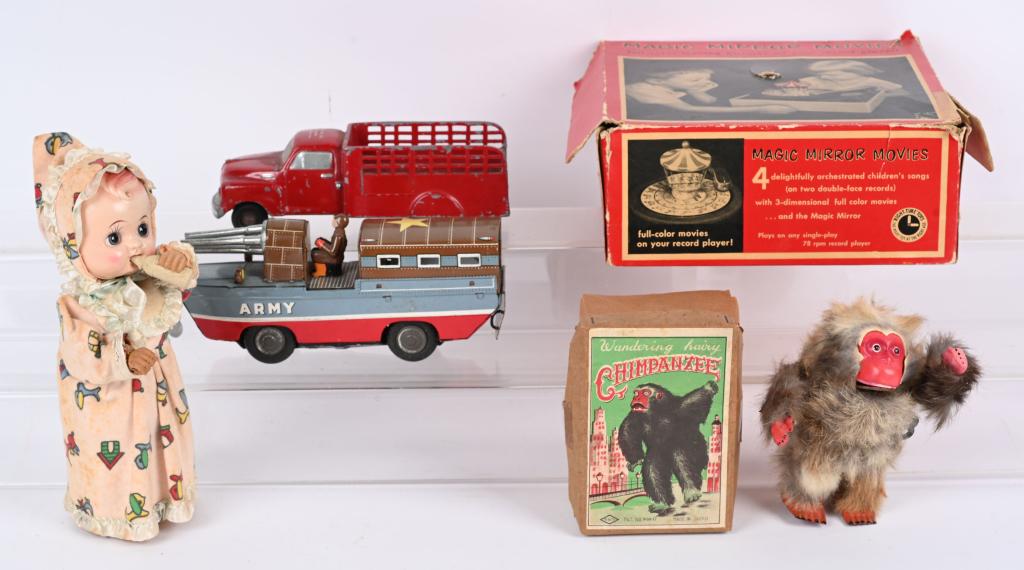 LOT OF VINTAGE TOYS (1 of 3)