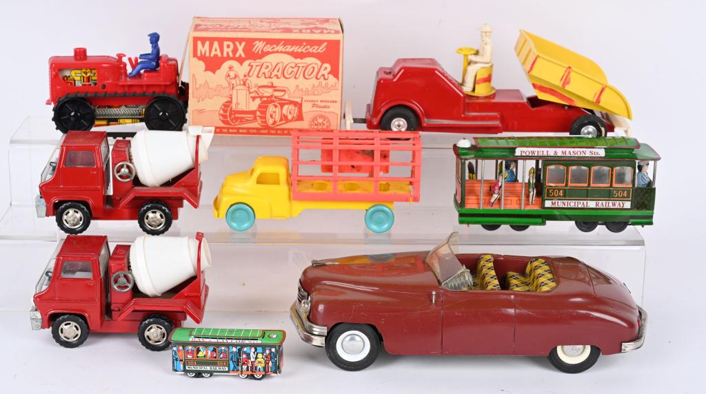 LOT OF VINTAGE TOYS (1 of 2)