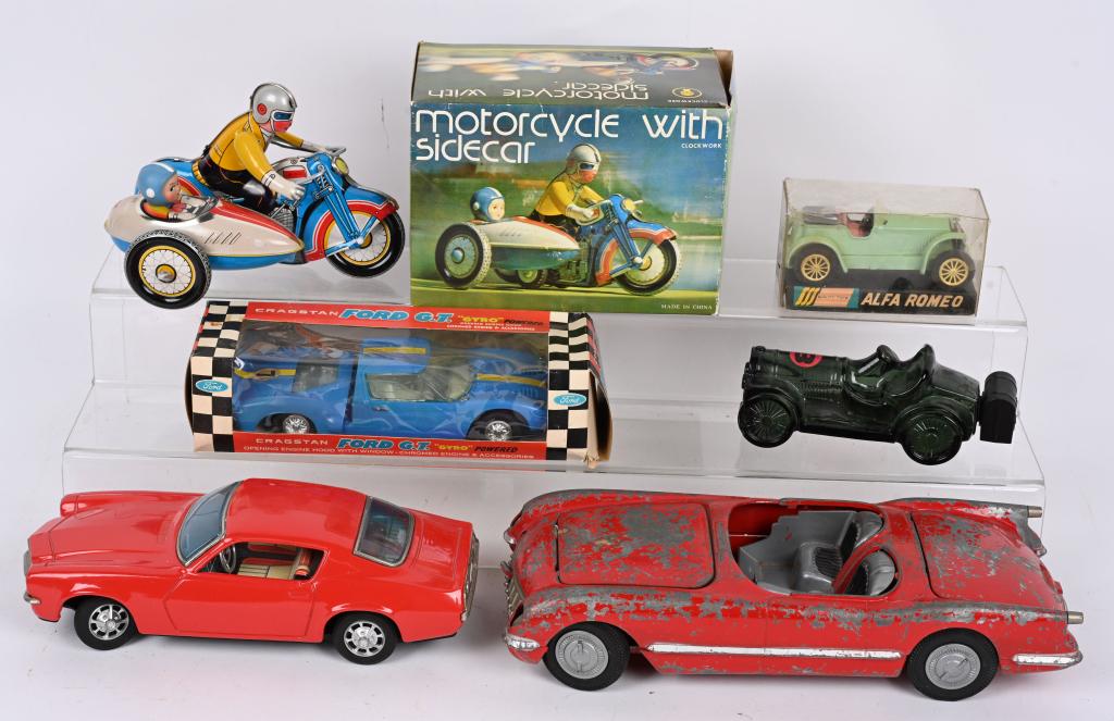 LOT OF VINATGE TOY CARS & MOTORCYCLE (1 of 2)