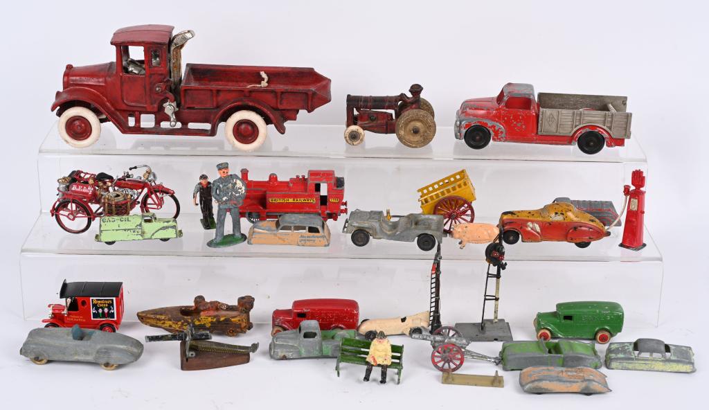 LOT OF TOY VEHICLES & MORE (1 of 5)