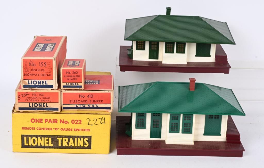 LIONEL ACCESSORIES (1 of 3)