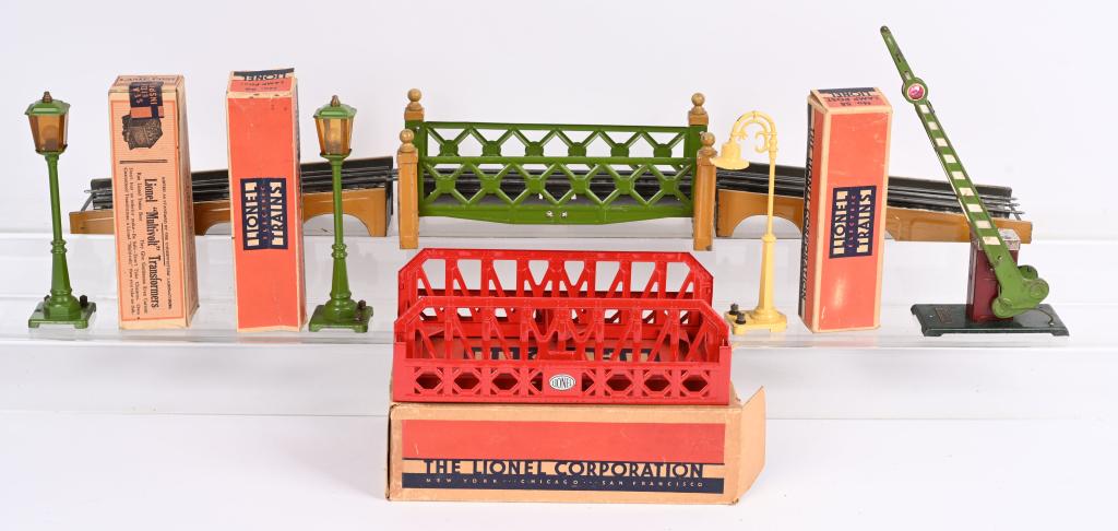 LIONEL ACCESSORIES (1 of 4)