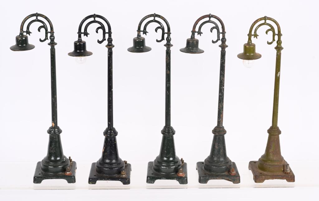 5- LIONEL CAST IRON GOOSE NECK LAMP POSTS (1 of 2)