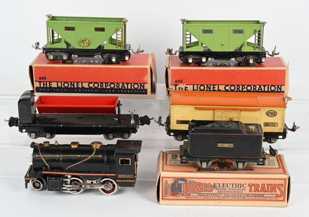 LIONEL 258 LOCOMOTIVE & TENDER w/ CARS: Includes 258 Locomotive, 267T Tender, 814 Box Car, 3859 Side Dump, and 2-653 Coal Cars Boxed. Excellent