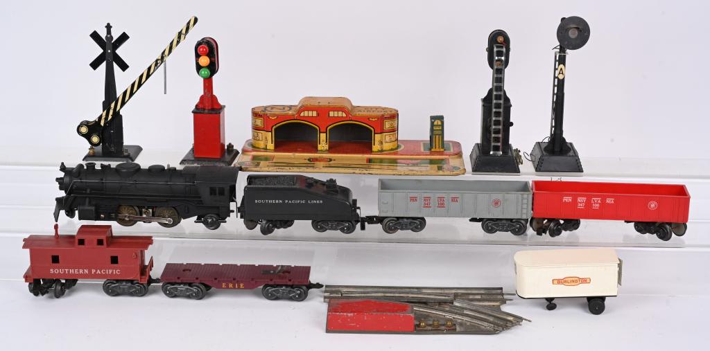 MARX 666 LOCOMOTIVE, CITY AIRPORT, & MORE (1 of 4)