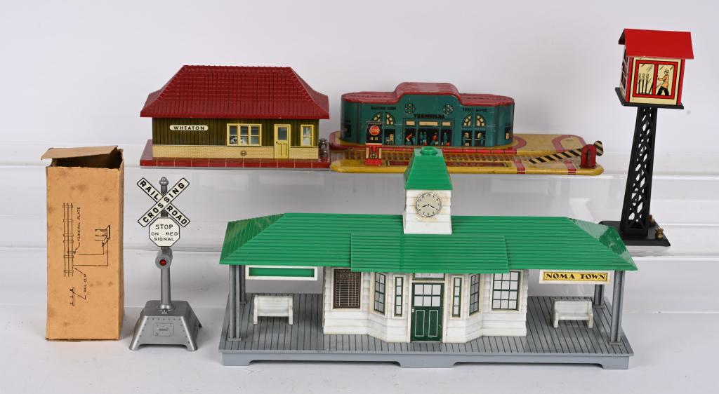 TRAIN STATIONS AND ACCESSORIES (1 of 3)