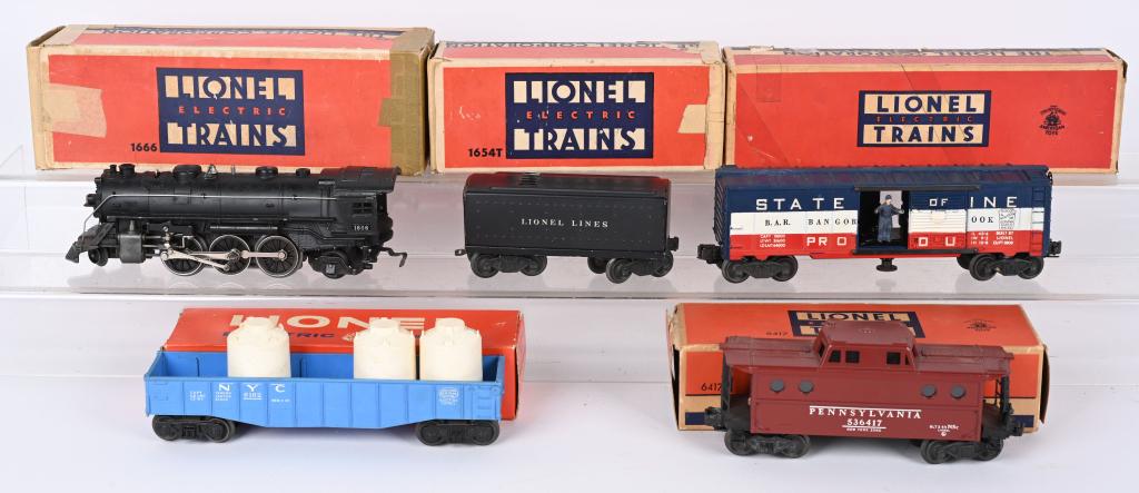 LIONEL 1666 LOCOMOTIVE & TENDER w/ CARS (1 of 3)