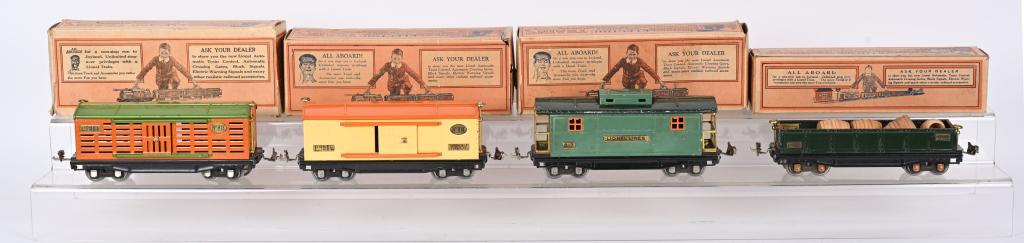 4- PRE WAR LIONEL O GAUGE FREIGHT CARS w/ BOXES (1 of 3)
