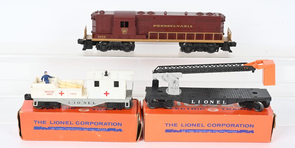 LIONEL 2028 DIESEL LOCOMOTIVE & 6814, 6512 (1 of 4)