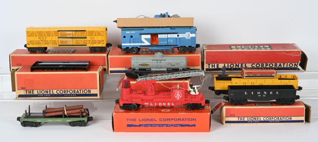 7- LIONEL FREIGHT CARS w/ BOXES (1 of 2)