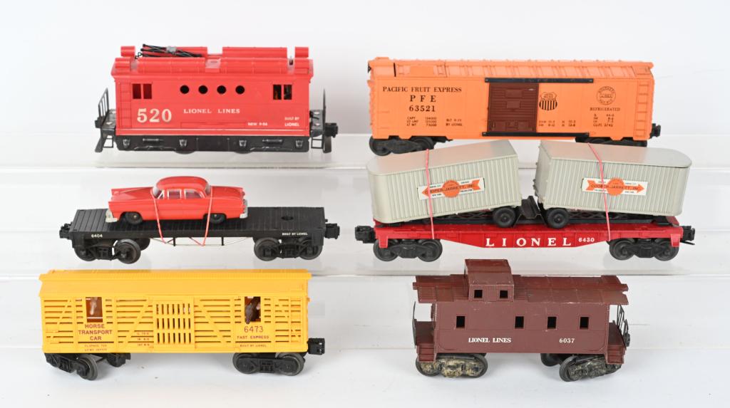 LIONEL 520 LOCOMOTIVE w/ FREIGHT CARS (1 of 2)