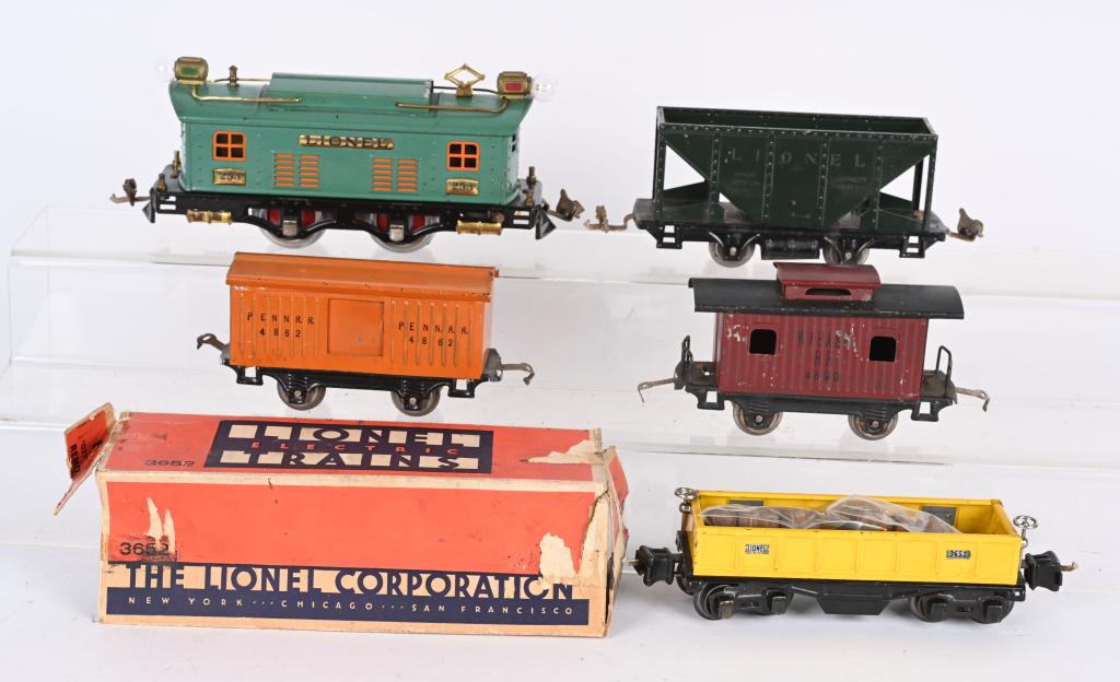LIONEL 253 LOCOMOTIVE, & FREIGHT CARS (1 of 3)