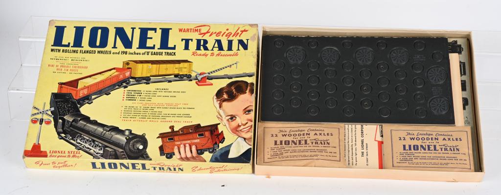 LIONEL 50 WARTIME FREIGHT TRAIN 1943 (1 of 5)