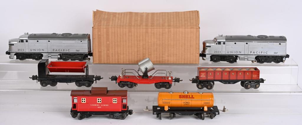 LIONEL 2023 AB DIESEL & 5 FREIGHT CARS (1 of 3)