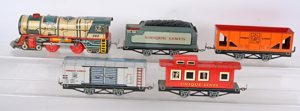 UNIQUE ART TIN WINDUP TRAIN SET (1 of 2)