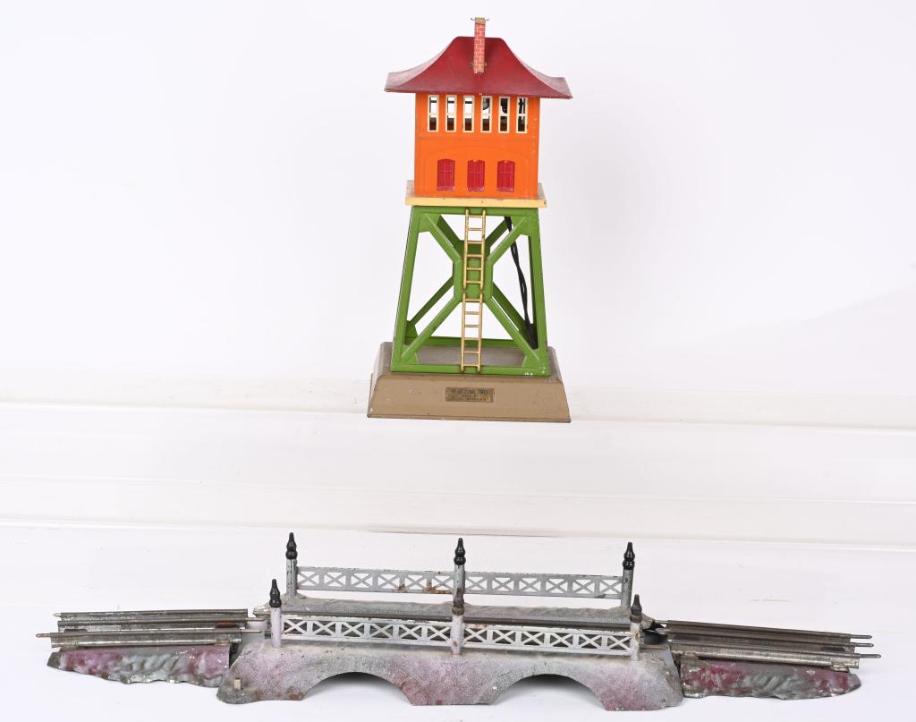 LIONEL 438 SWITCH TOWER & IVES 3 PIECE BRIDGE (1 of 5)