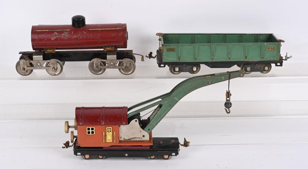 3- LIONEL FREIGHT CARS (1 of 3)