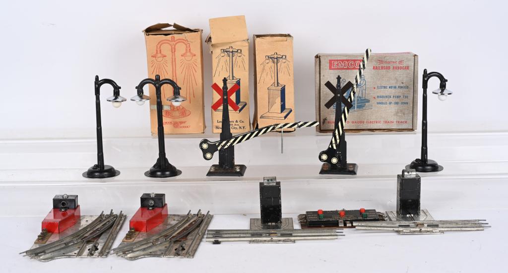 EMCO HANDCAR & MARX TRAIN ACCESSORIES (1 of 3)