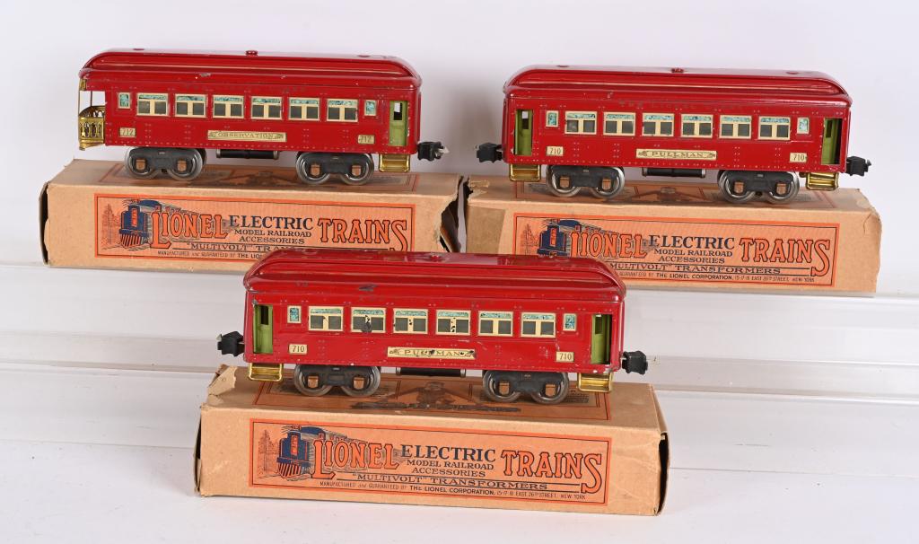 LIONEL 2-710 & 712 PASSENGER CARS w/ BOXES (1 of 2)