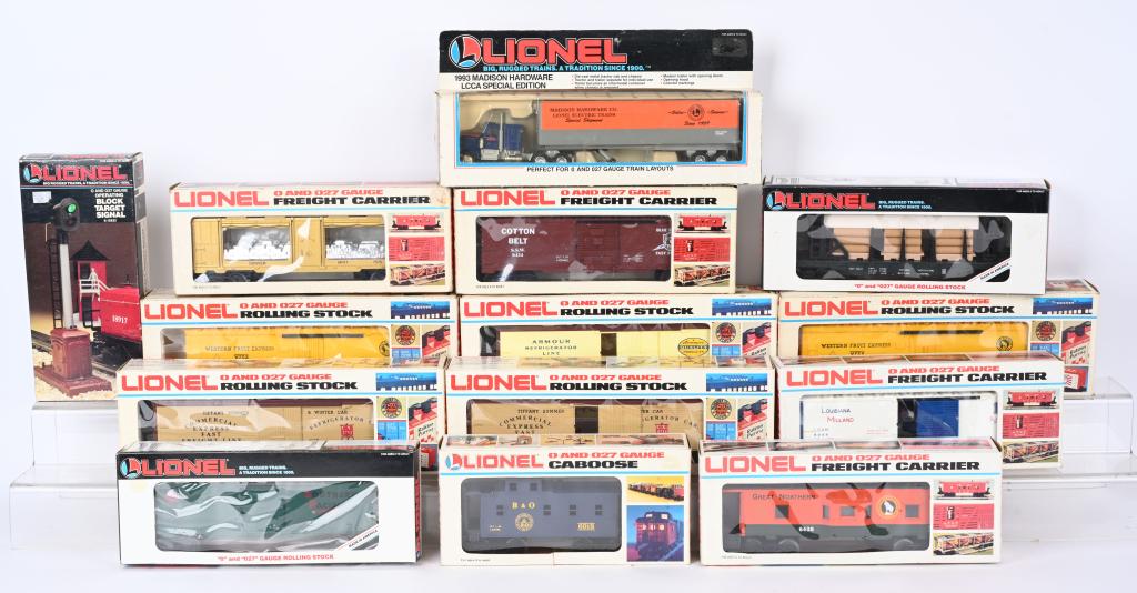 13- LIONEL FREIGHT CARS w/ BOXES (1 of 3)