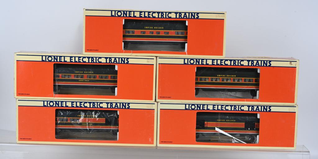5- LIONEL GREAT NORTHERN PASSENGER CARS w/ BOXES (1 of 2)
