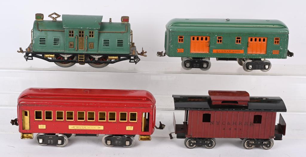 LIONEL STD GA #10 ENGINE & CARS (1 of 4)