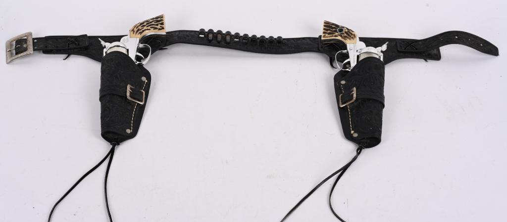 MATTEL FANNER CAPS GUNS & HOLSTER SET (1 of 3)